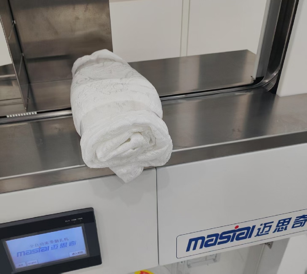 束带机捆扎打包：窗帘